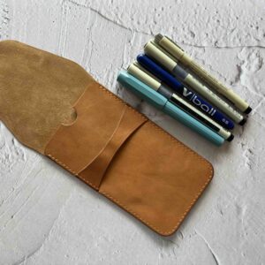 ‘Leather pencil pouch (small cosmetic bag)’