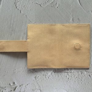 Chunky magnetic closure cover for Pocket / passport size