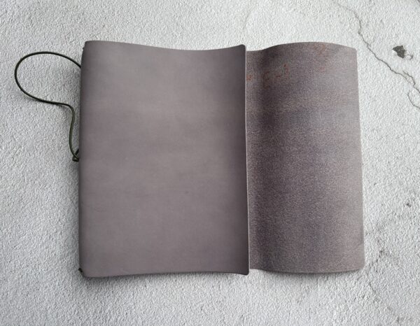 Trifold leather journal - Image 40