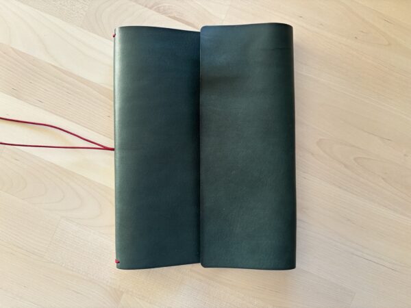 Classic trifold leather journal - Image 22