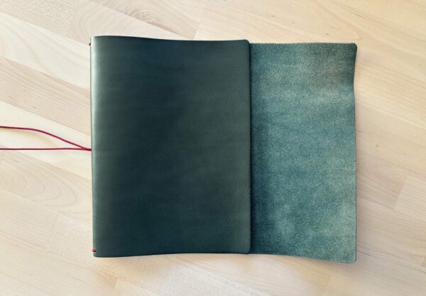 Classic trifold leather journal - Image 23