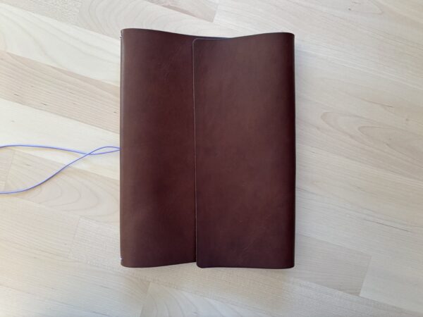 Classic trifold leather journal - Image 21