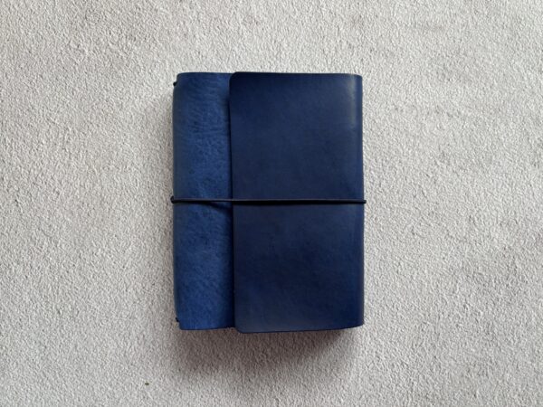 Trifold leather journal with two pockets inside - Image 9