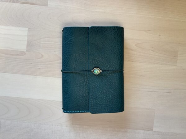 Keeper’s trifold leather journal - Image 8