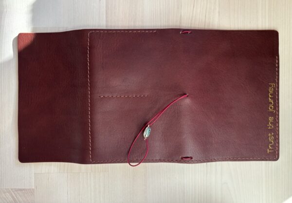 Keeper’s trifold leather journal - Image 14