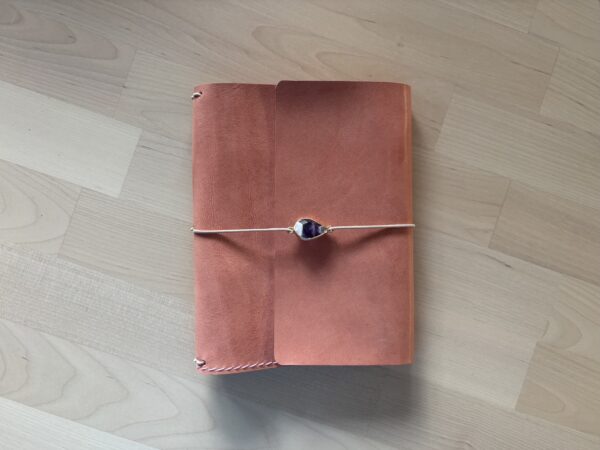 Trifold leather journal with two pockets inside - Image 3