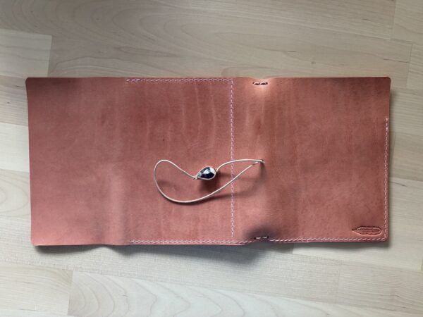 Trifold leather journal with two pockets inside - Image 4