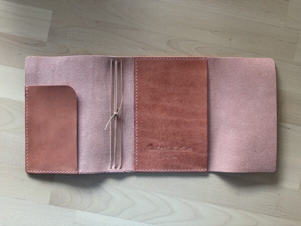 Trifold leather journal with two pockets inside - Image 5