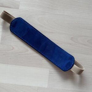 Single pen sleeve with elastic band